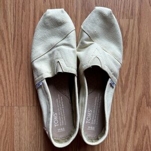 TOMS Light Tan Canvas Slip-Ons